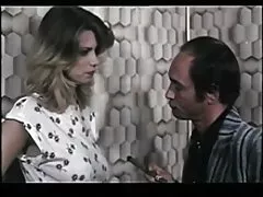 彼女は裸であることが好きです 動画 エロ イケメン