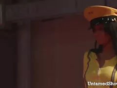 コーチは、ロッカールームで喫煙のために女の子を罰する イケメン 逆 レイプ