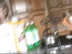 性別アジア 女性 av イケメン