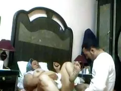 彼らは五百ドルのために鶏を拾った アダルト 動画 イケメン