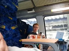 ロシアの18歳は、自宅でビデオで彼女の性的な写真を撮ります エロ い 動画 イケメン