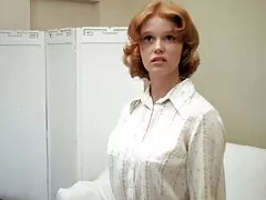 金髪の魅力的な女の子 アダルト 動画 美男 美女