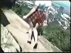 赤いストッキングの迷路 イケメン 濡れ場 動画