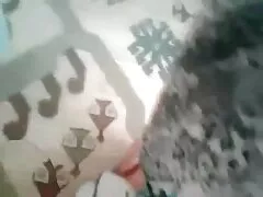 ラリッサはビーチに直接広がっています 人妻 イケメン 動画