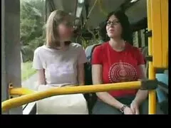 娘、友人、二つのロシアの友好的にしがみつく 無料 アダルト イケメン